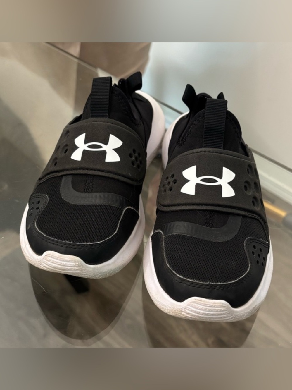 Under Armour Kids Black and White Slip-On Athletic Sneakers US 5Y